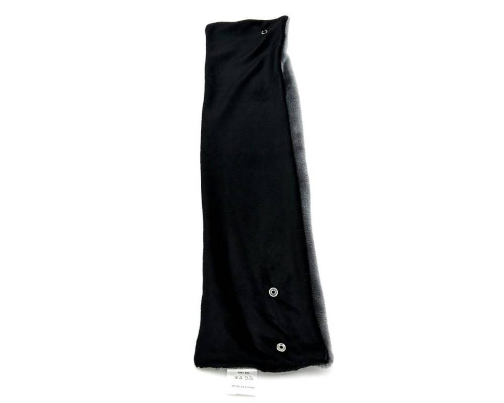 Cuello pelo negro liso