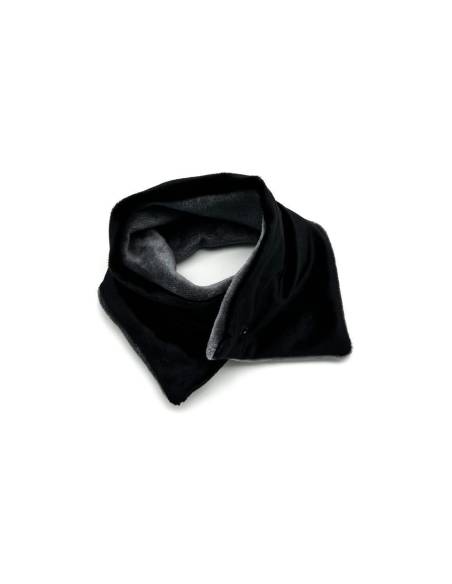 Cuello pelo negro liso