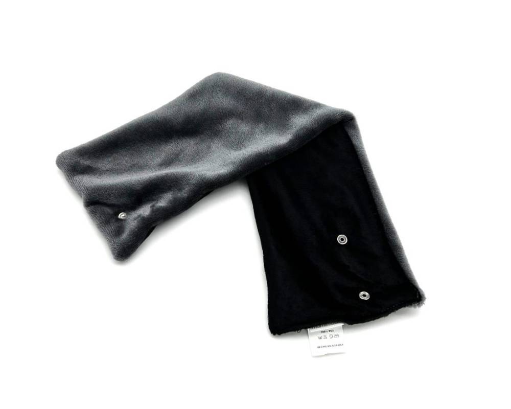 Cuello pelo negro liso