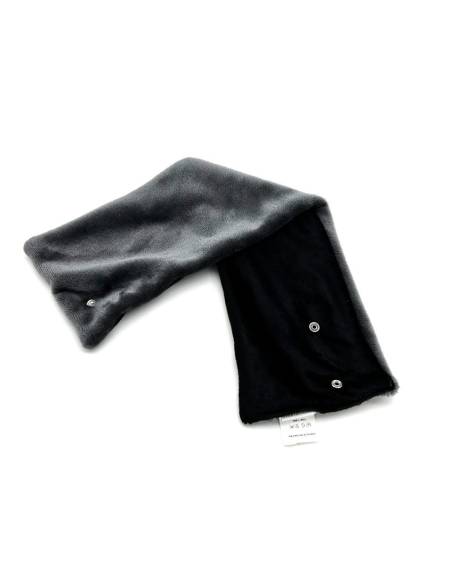 Cuello pelo negro liso