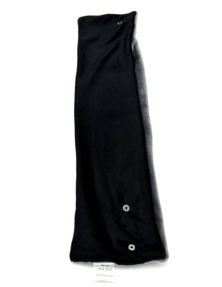 Cuello pelo negro liso