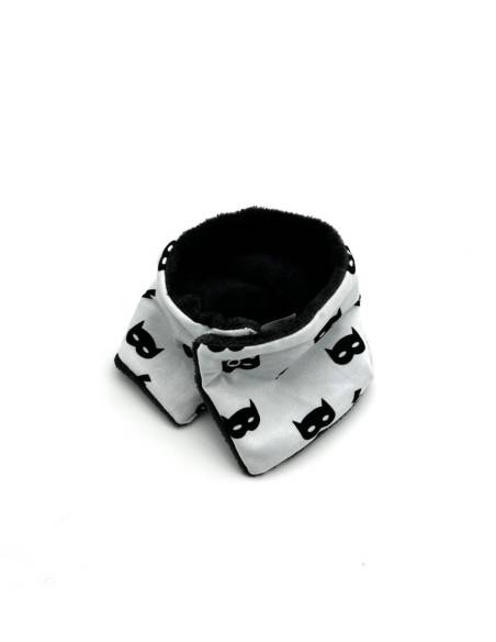 Cuello pelo mascara blanca