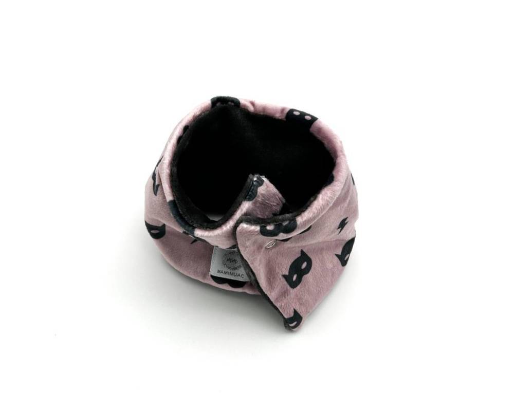 Cuello pelo mascara rosa