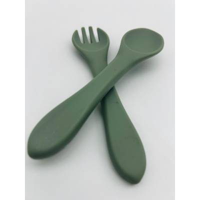 CUBIERTOS SILICONA VERDE MUSGO 2