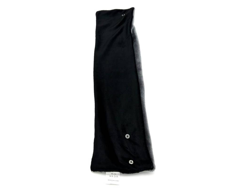 Cuello pelo negro liso