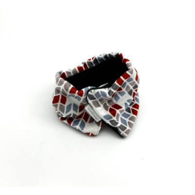 Cuello pelo geometrico rojo