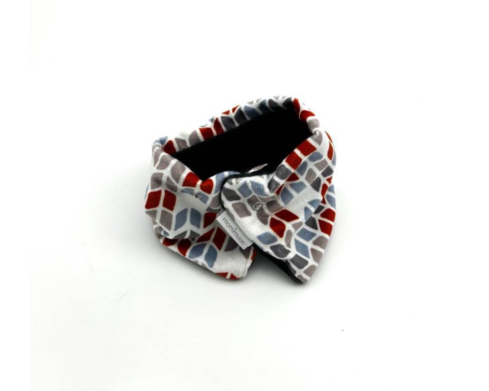 Cuello pelo geometrico rojo