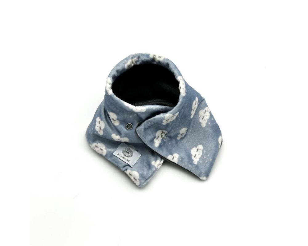 Cuello pelo nube corazón azul