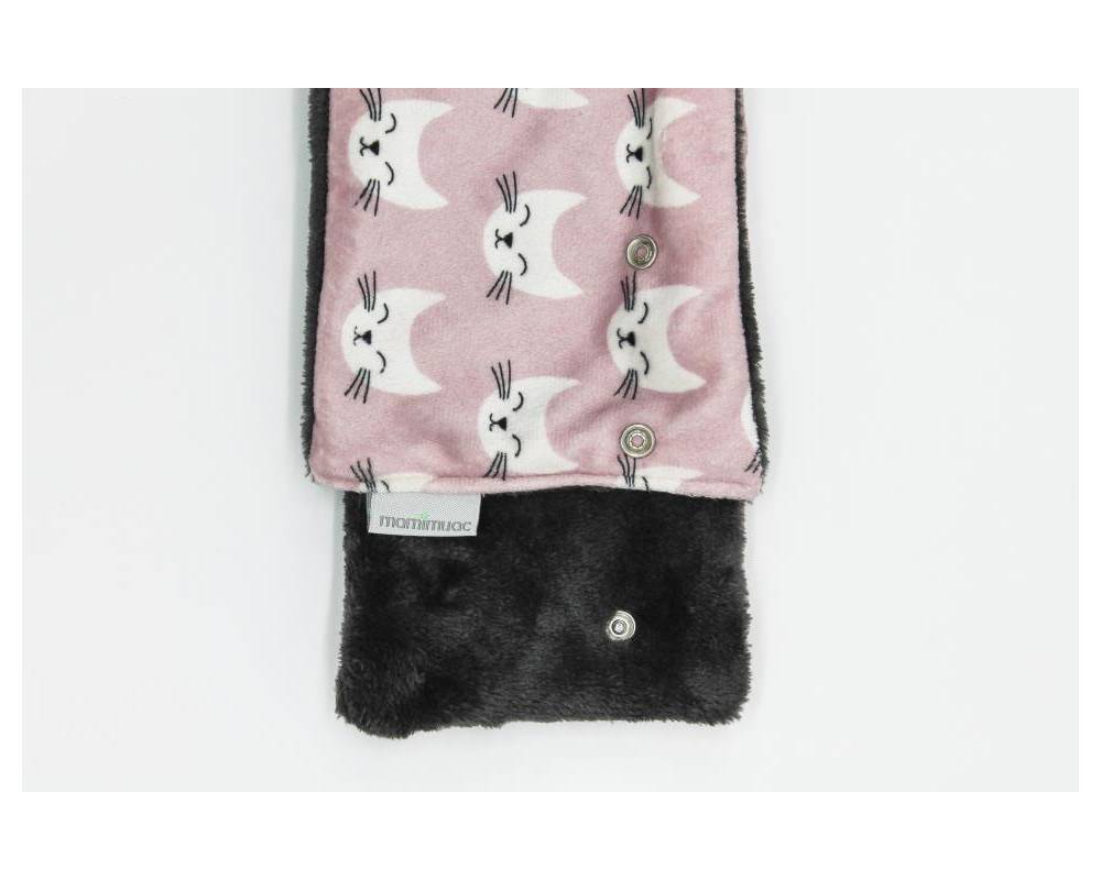 Cuello pelo gato rosa